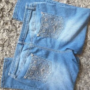Apt 9 Embroidered Pocket Capris Sz 16